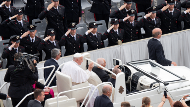 Papa aos Carabineiros: serviço à justiça tem seu fim último no amor