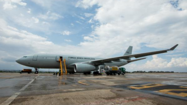 Aeronave da FAB decola de Israel com brasileiros repatriados