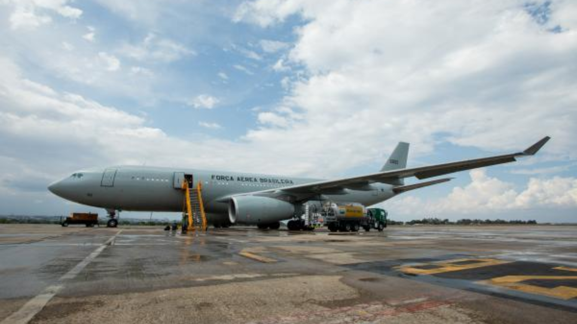 Avião da FAB decola de Israel com mais de 200 brasileiros