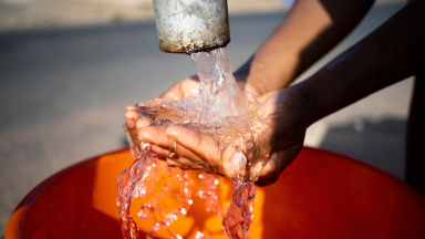 Papa: falta de acesso à água é uma afronta à dignidade das pessoas