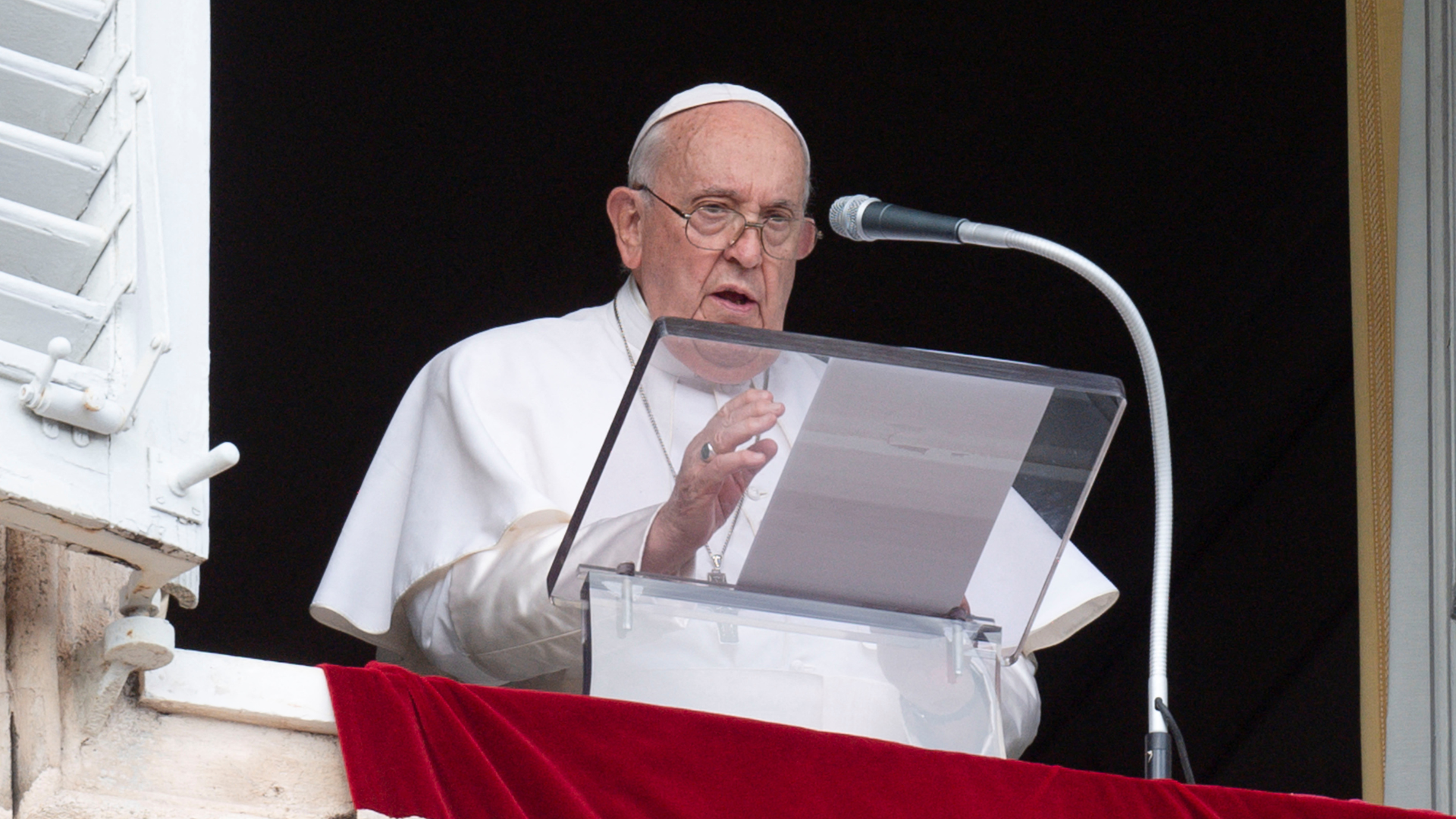 Cessem o fogo! Parem!”, grita o Papa para o Médio Oriente