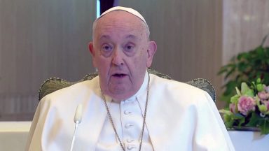 Francisco insiste que haja mais diálogo para se chegar à paz