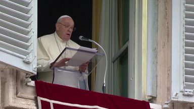 Papa Fransico exalta os pobres e pede fim dos conflitos mundiais