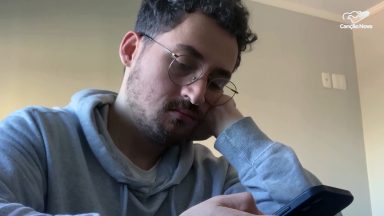 Papa pede menos atenção ao celular e mais atenção ao próximo