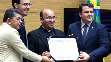 Padre Paulo Lima recebe título de cidadão sergipano