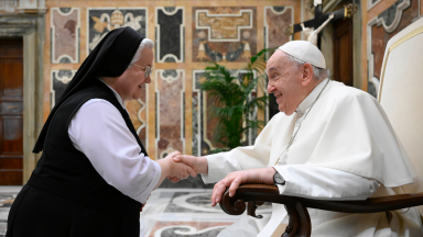 Papa em audiência: “sem a verdadeira pobreza, não há vida religiosa”