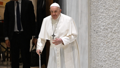 Santa Sé: estado de saúde do Papa é estável e tratamento continua