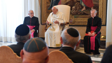 Somente o diálogo constrói a paz, afirma Papa Francisco