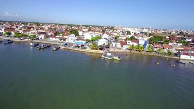 Barra dos Coqueiros, em Sergipe, esconde belezas naturais e segredos