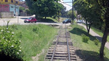 Passeio especial de trem liga cidades do interior paulista