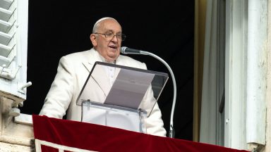 Papa destaca atitudes de Maria que a mantiveram livre do pecado