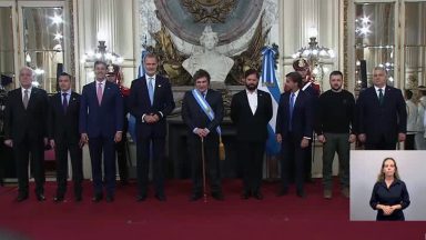 Novo presidente argentino cumprimenta líderes mundiais após posse