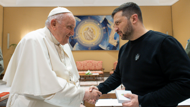 Zelensky agradece Papa por apoio aos esforços de paz na Ucrânia