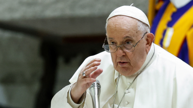 Papa expressa pesar pela morte de cardeal da Nova Zelândia