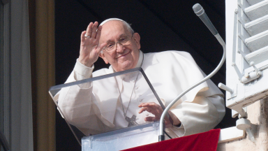 Francisco: o abraço entre Paulo VI e Atenágoras inspira a paz