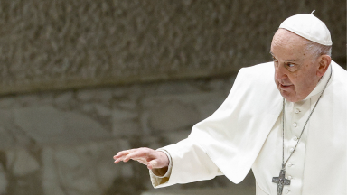 Papa pede à Cúria escuta e discernimento: “só quem ama pode caminhar”