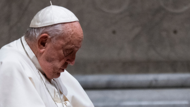 Papa reza por quem sofre com guerra e perseguição