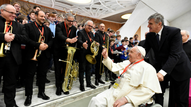 Na Igreja, música transmite alegria e ajuda a rezar, afirma Papa