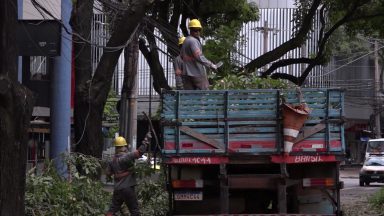 Fortes chuvas e ventos causam estragos em Belo Horizonte