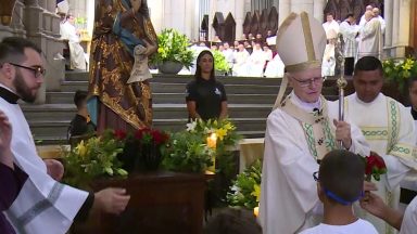 Fiéis se reúnem na Catedral da Sé para celebrar aniversário de São Paulo