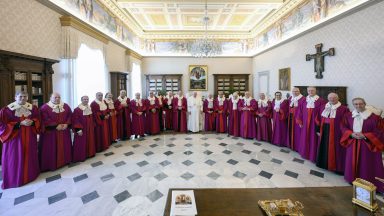 Papa à Rota Romana: Discernir casos de nulidade ‘com oração’