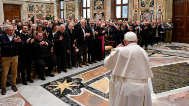 “A ganância destrói, enquanto a fraternidade constrói”, afirma Papa