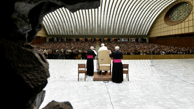 Papa reza pelas vítimas de terremoto e colisão entre aviões no Japão