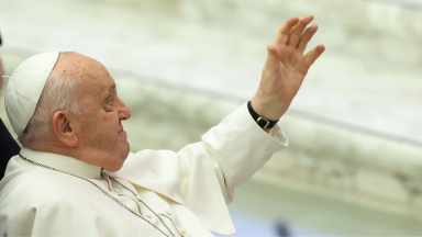 “A avareza é uma doença do coração, não da carteira”, afirma Papa