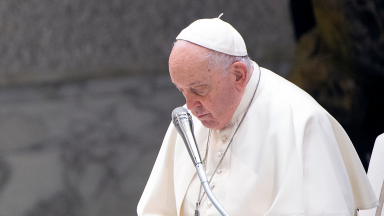 Papa manifesta profundo pesar pelas vítimas das explosões no Irã