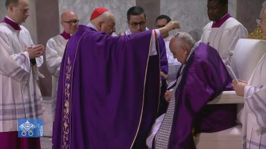 Papa Francisco preside missa com rito da bênção e imposição das cinzas