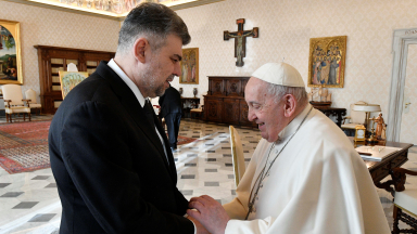 Papa recebe primeiro-ministro da Romênia em audiência
