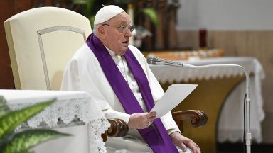 Vida nova iniciada no Batismo recomeça pelo perdão, diz Papa