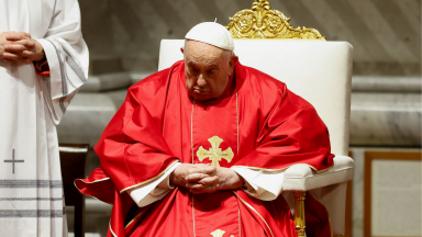Papa Francisco celebra Paixão do Senhor na Basílica de São Pedro