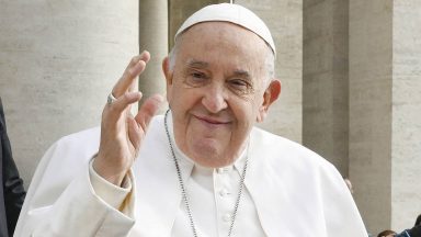 Virtude da fortaleza faz-nos reagir ao mal e à indiferença, destaca Papa