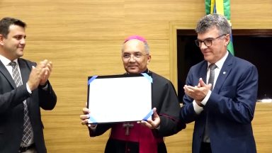 Dom Vitor Agnaldo Menezes recebe título de Título de Cidadão Sergipano