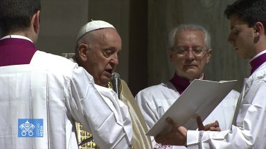 Papa entrega Bula do Jubileu 2025 e proclama o próximo Ano Santo