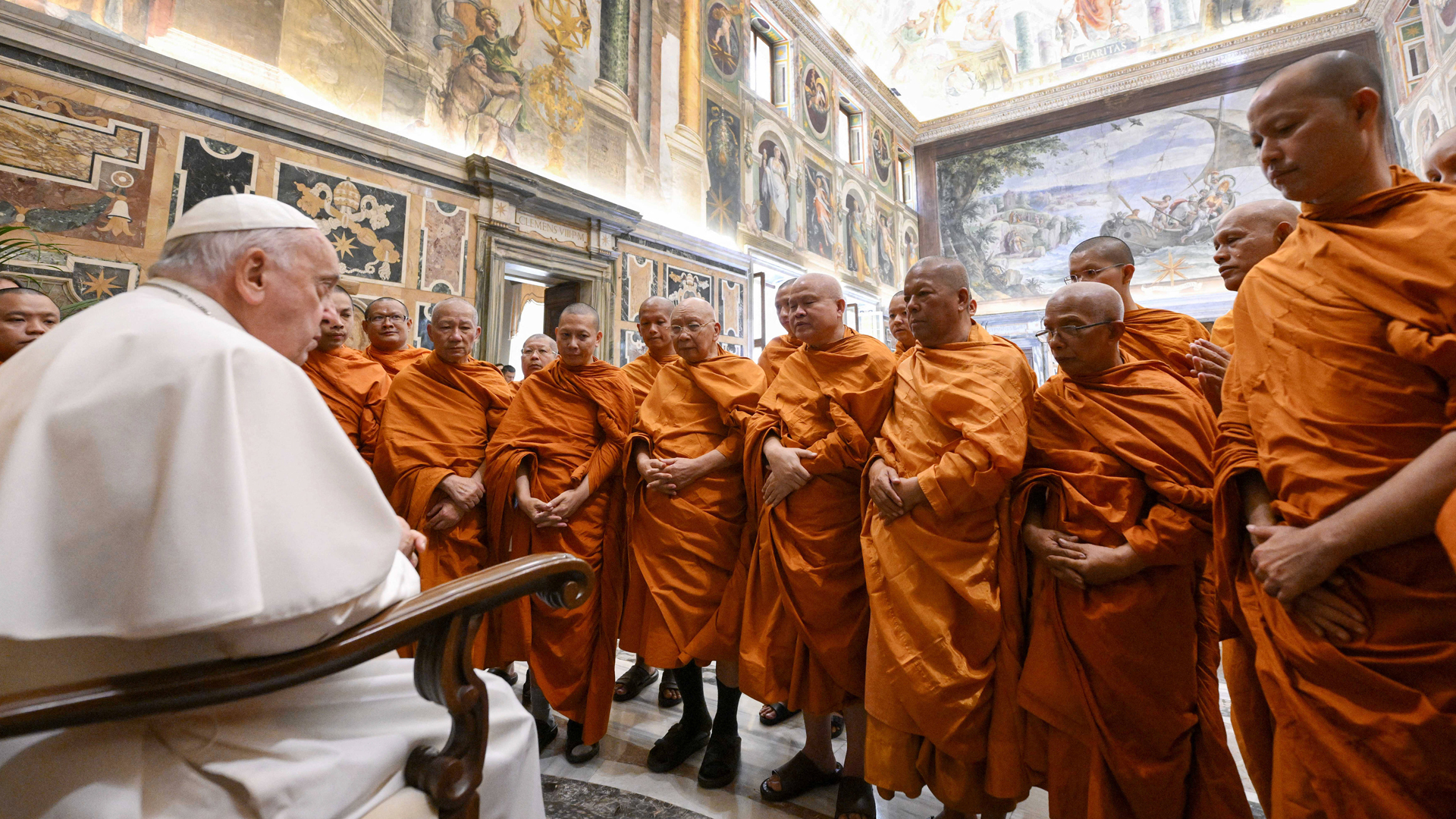 Papa Francisco recebe delegação de monges budistas no Vaticano