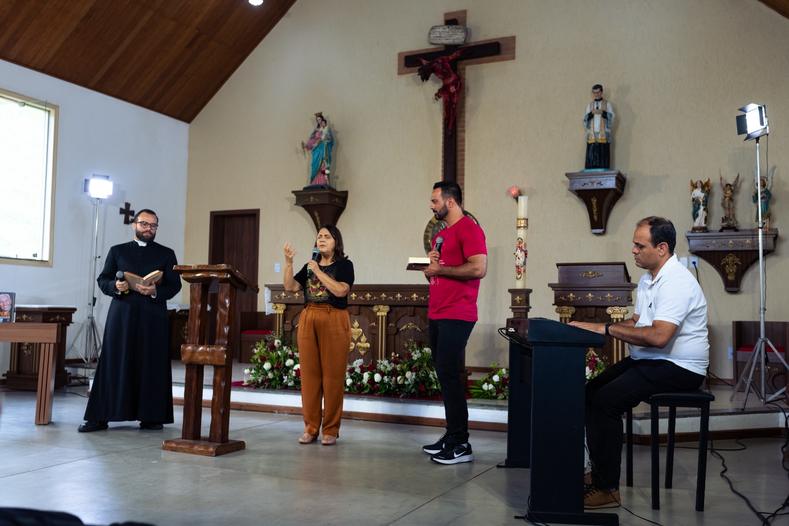 Momento de oração durante o Seminário de Vida no Espírito Santo / Foto: Daniel Xavier
