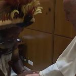 Papa recebe líder indígena de Papua Nova Guiné, Mundiya Kepang