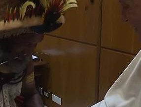 Papa recebe líder indígena de Papua Nova Guiné, Mundiya Kepang