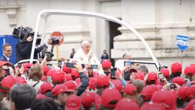 Papa acolhe crismandos de Gênova para cantar e rezar juntos no Vaticano