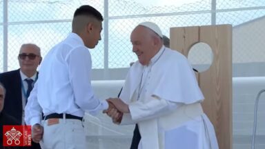 Papa aos detentos: todos têm direito à esperança, apesar dos erros