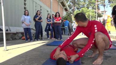 Estudantes vivem experiência diferente no Corpo de Bombeiros de MG