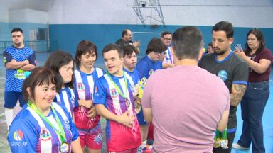 Iniciativa coloca atletas com Síndrome de Down em jogos de futsal