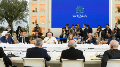 Papa no G7: nenhuma máquina deve optar por tirar a vida do humano