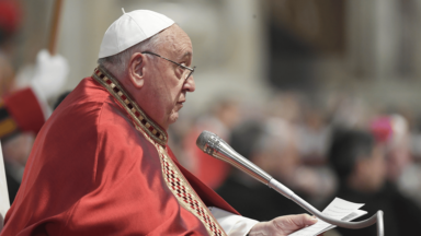 Papa: Deus liberta sua Igreja e seu povo acorrentado