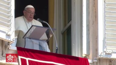 Durante oração do Angelus, Papa condena a venda e fabricação de armas