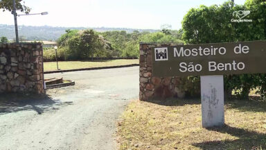 Mosteiro dedicado a São Bento inspira visitantes à oração e ao silêncio