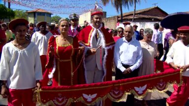 Devotos participam das festividades do Divino Espírito Santo em Tocantins