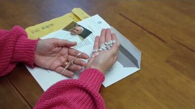 Em carta, Papa Francisco encoraja jornalista brasileira que perdeu o filho